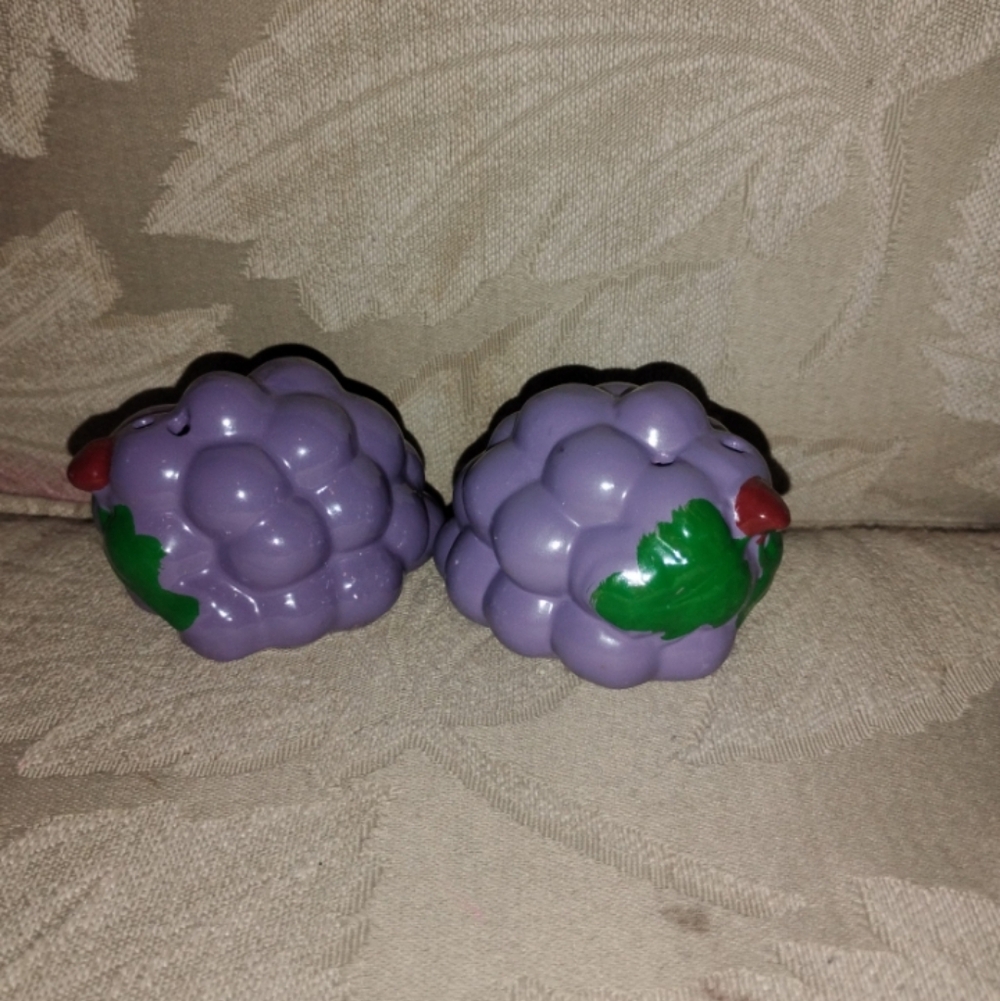 Antique Grape Salt And Pepper Shakers